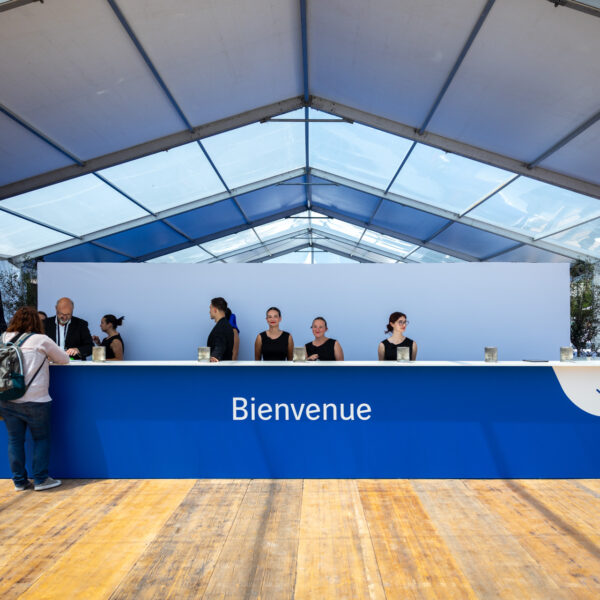 Welcome area with a 7m branded desk for hostesses to check in the guests upon arrival