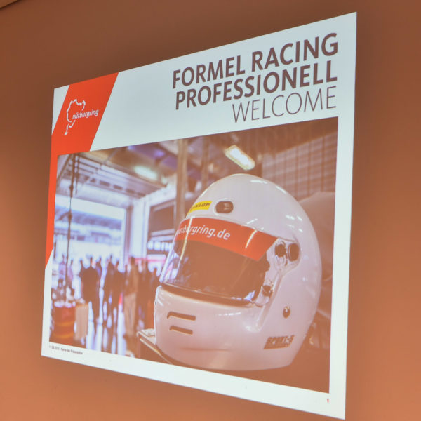 Racing theorical training during the exclusive seminar