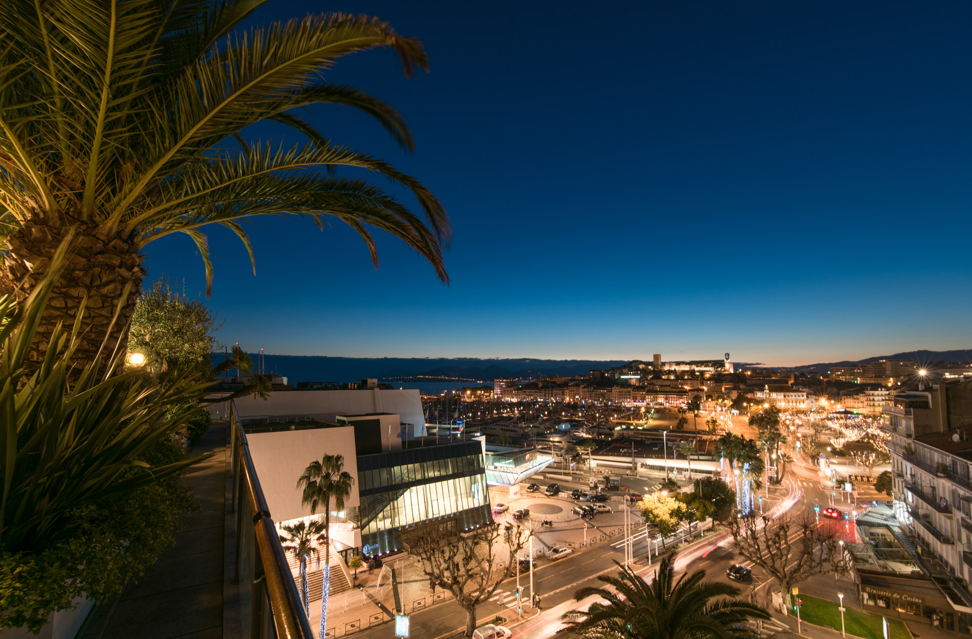 Night view from the penthouse facing le palais des festivals