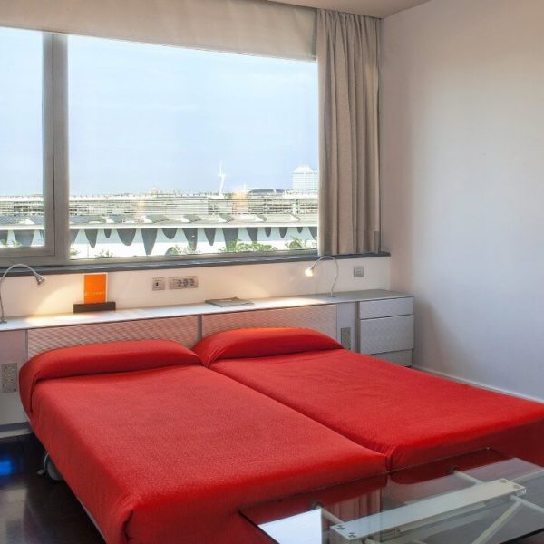 Bedroom with in the background Fira Gran Via