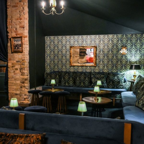 lounge area in the speakeasy with vintage and prohibition vibes in Copenhagen