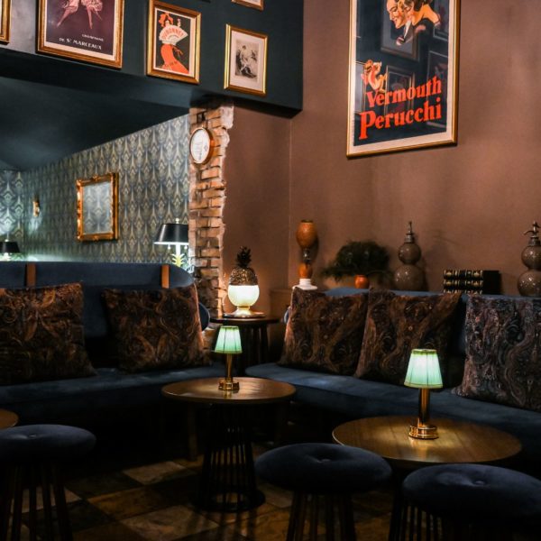 lounge area in the speakeasy with vintage and prohibition vibes in Copenhagen