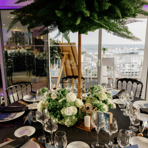 MIPIM center pieces on table for high level dinner