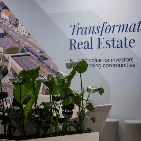 Side view of the stand with plants and customer logo