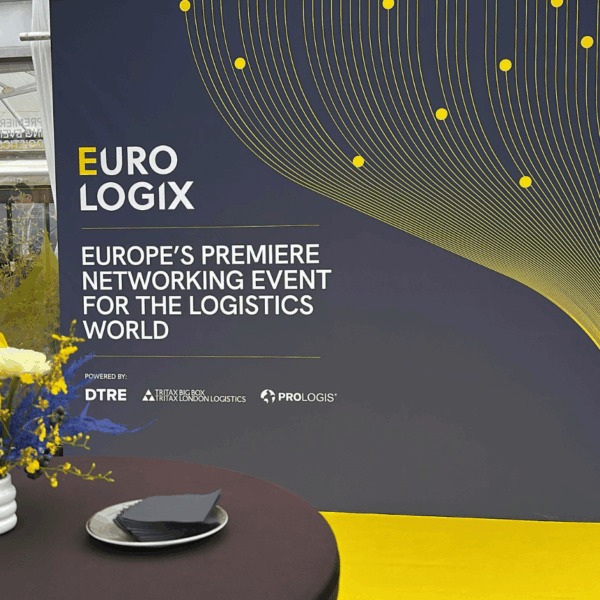 Photocall picture with yellow carpet and high table with flower composition