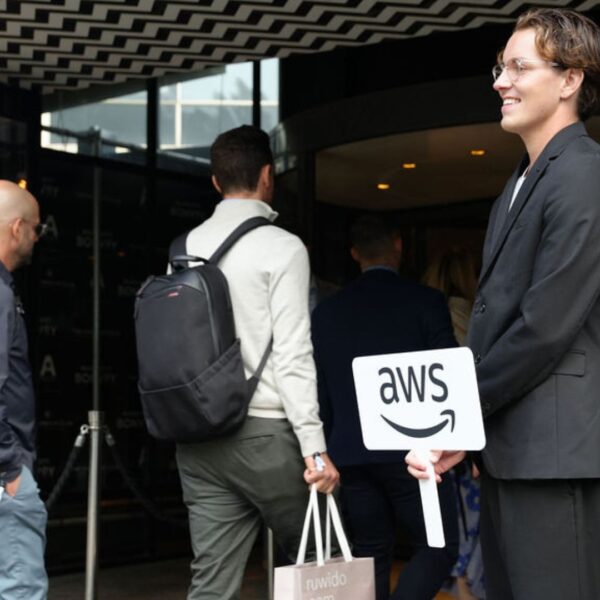 hostess with a lollipop sign with the customer logo at the front of the hotel to guide the guests upon arrival towards the room