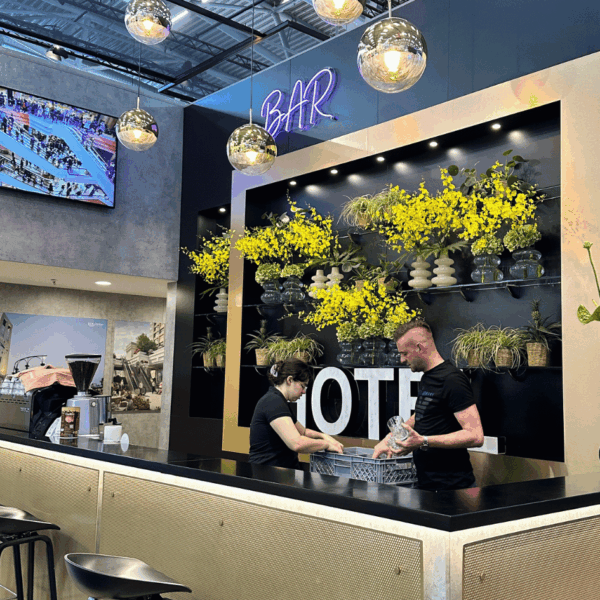 Bar overview of the customer stand