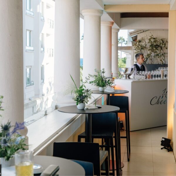 in the hospitality suite the terrace has been used as a networking area with high tables and stool but also to install a bar dedicated to spritz